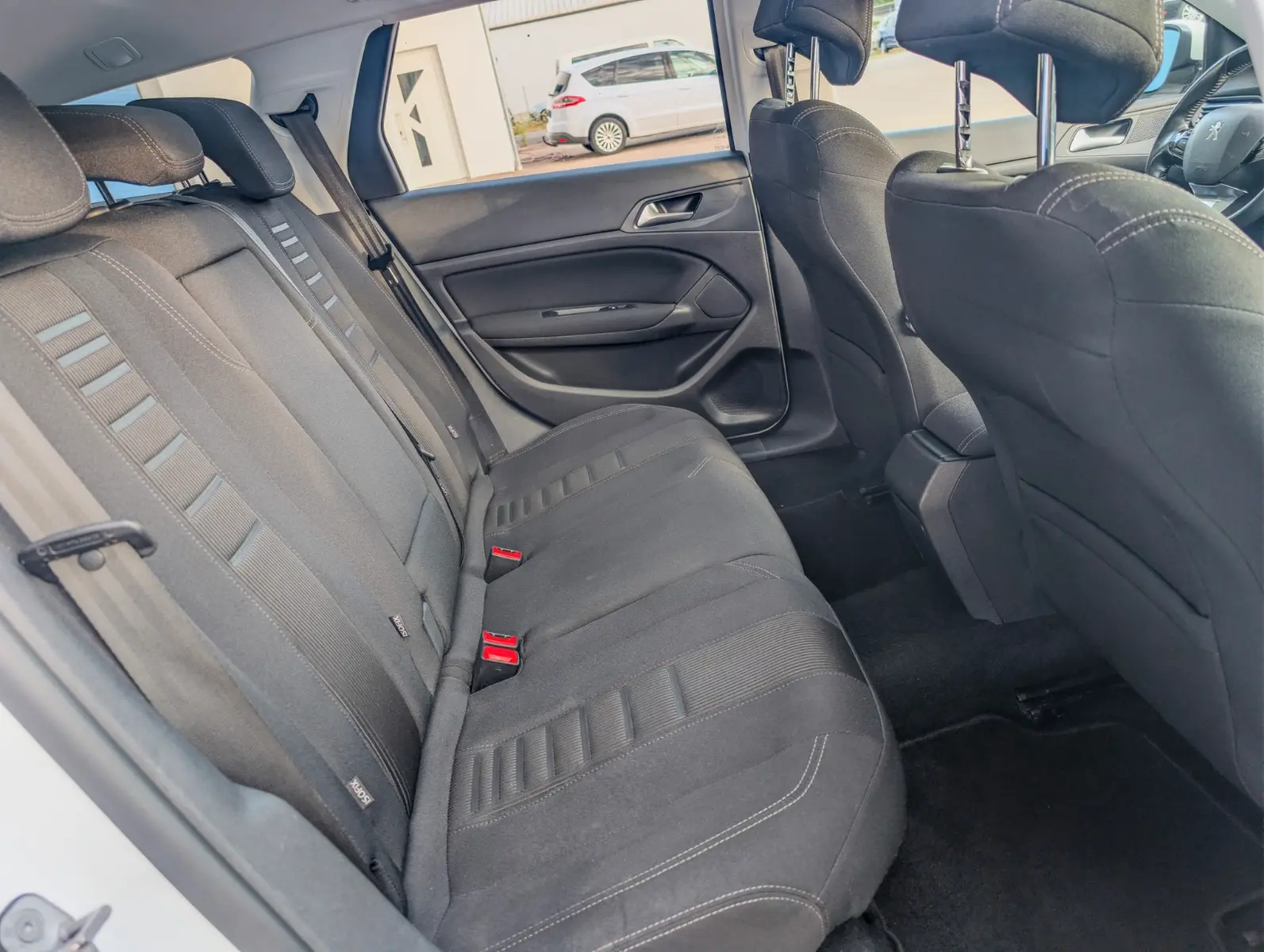 Peugeot 308 2014 — photo 22
