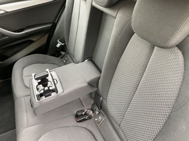 Fahrzeugabbildung BMW X2 sDrive 18i Autom. Navi, Sitzheizung, DAB