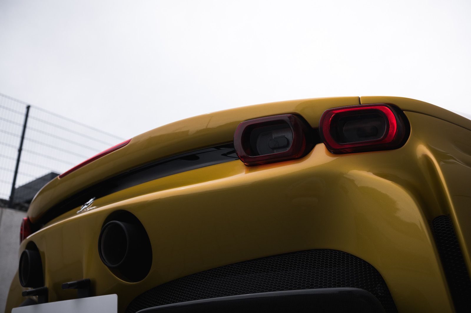 Fahrzeugabbildung Ferrari SF90 Spider-Giallo Montecarlo-Carbon-Lift-360´´