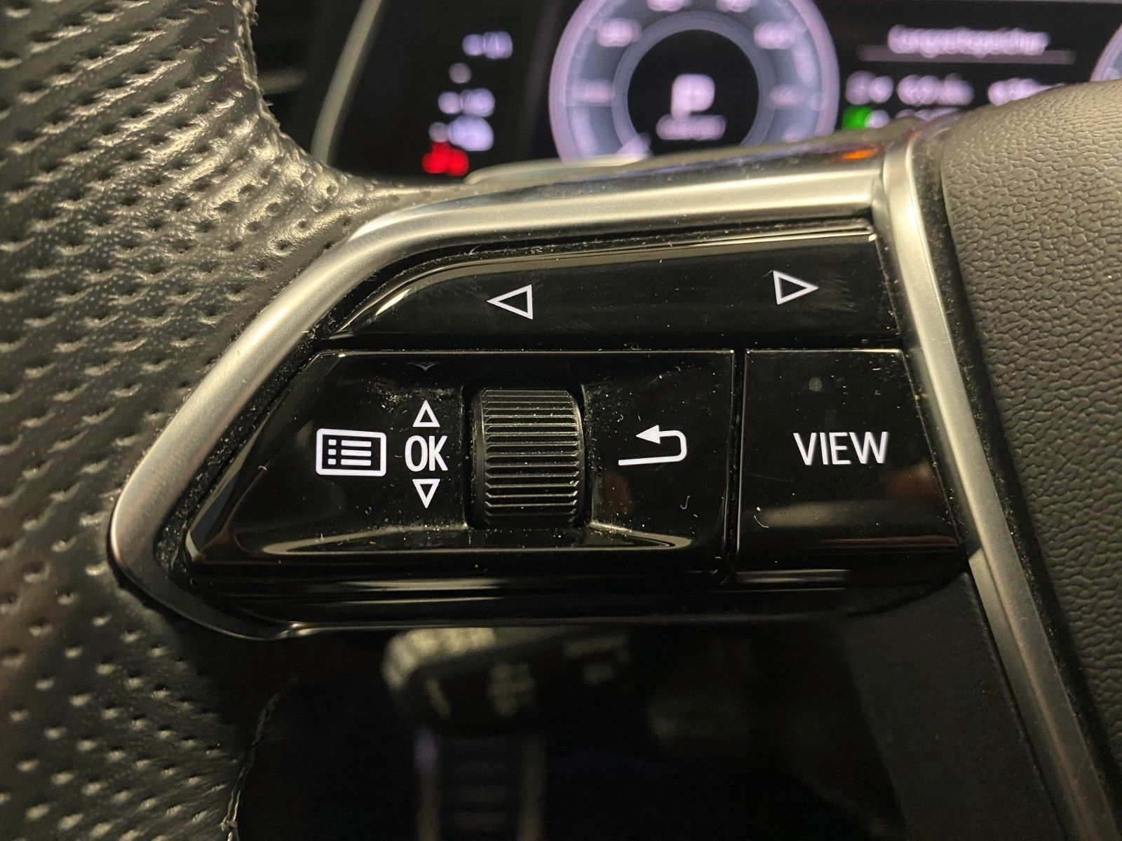 Fahrzeugabbildung Audi A6 Avant 55 TFSI e quattro sport+S-Line+MATRIX++