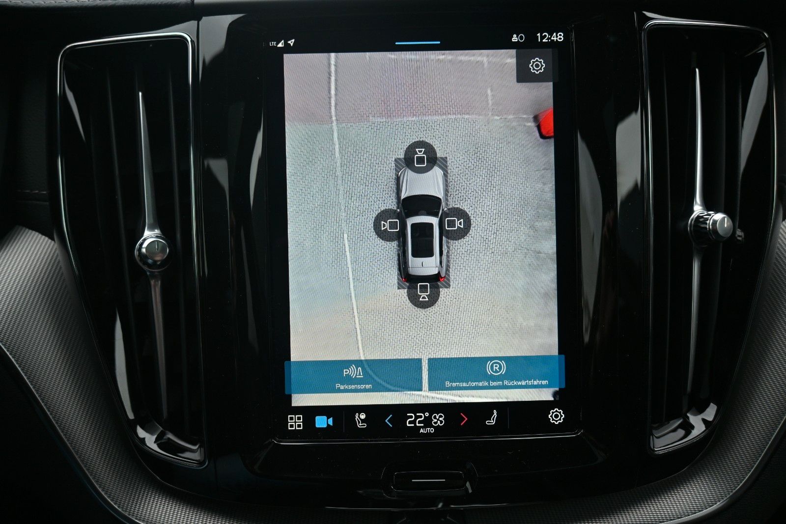 Fahrzeugabbildung Volvo XC60 B5 AWD Ultra Black Edition*360*LUFT*ACC*AHK