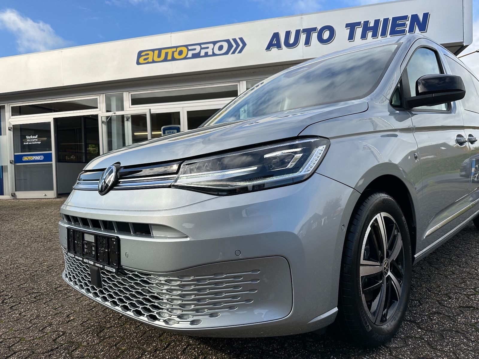 Fahrzeugabbildung Volkswagen Caddy Maxi 1.5 TSI Style DSG Navi/AHK/ACC/LED