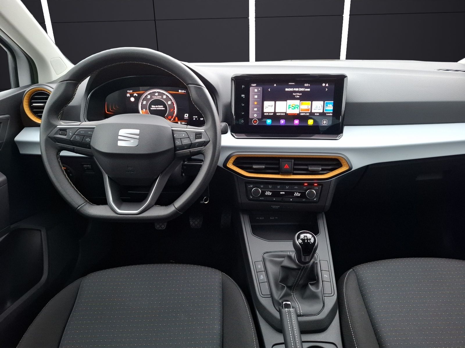 Fahrzeugabbildung SEAT Ibiza TSI Style LED Navi GRA RFK SH LM