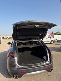Alfa-Romeo Stelvio - 8
