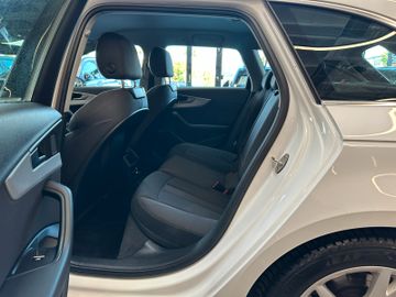 Audi A4 *ACC*AHK*NAVI*CARPLAY*2-ZONEN*SZHZ*LED*