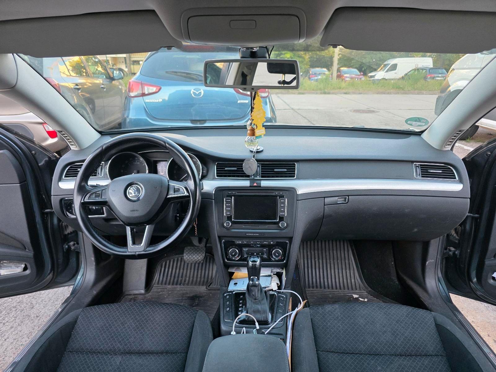 Skoda Superb 2014 — interior