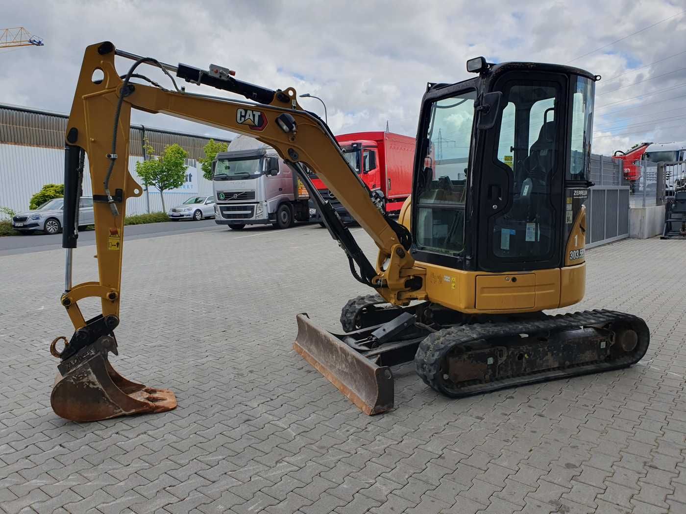 Fahrzeugabbildung CAT 303.5E2CR / nur 2.107h! / 1x Tieflöffel / 2021