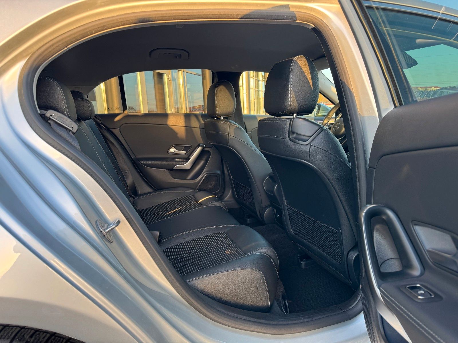 Fahrzeugabbildung Mercedes-Benz A 180 Progressive+LED+Ambiente+RFK+TotW