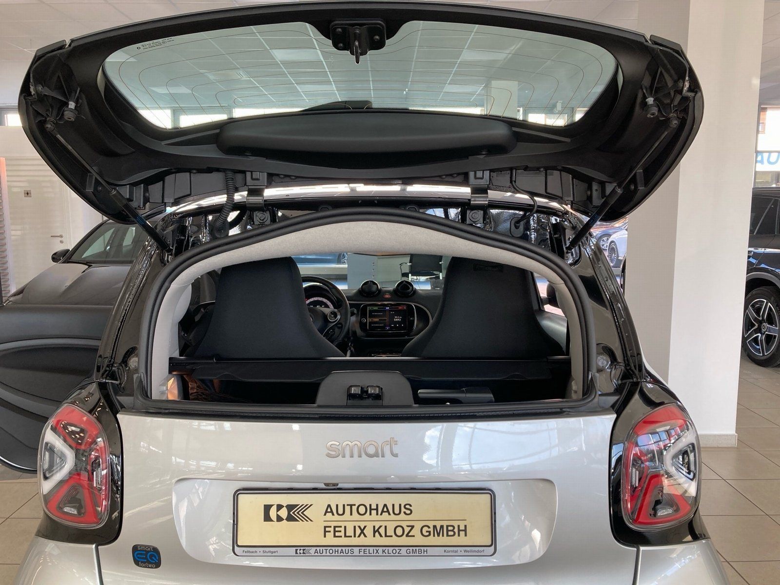 Fahrzeugabbildung Smart smart EQ fortwo Exclusive*Kamera*Media*LED*22kW*