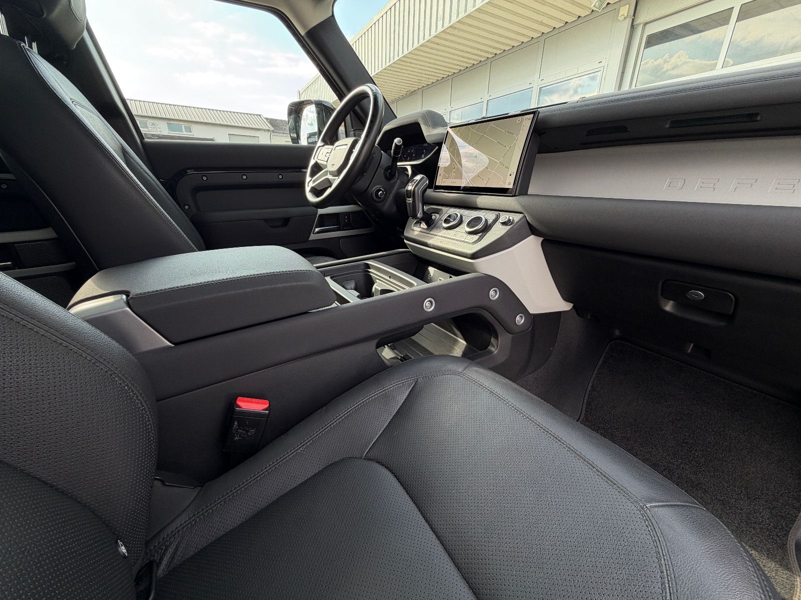 Fahrzeugabbildung Land Rover Defender 110 XS Edition/PANO/AHK/MERIDIAN/3D-KAM