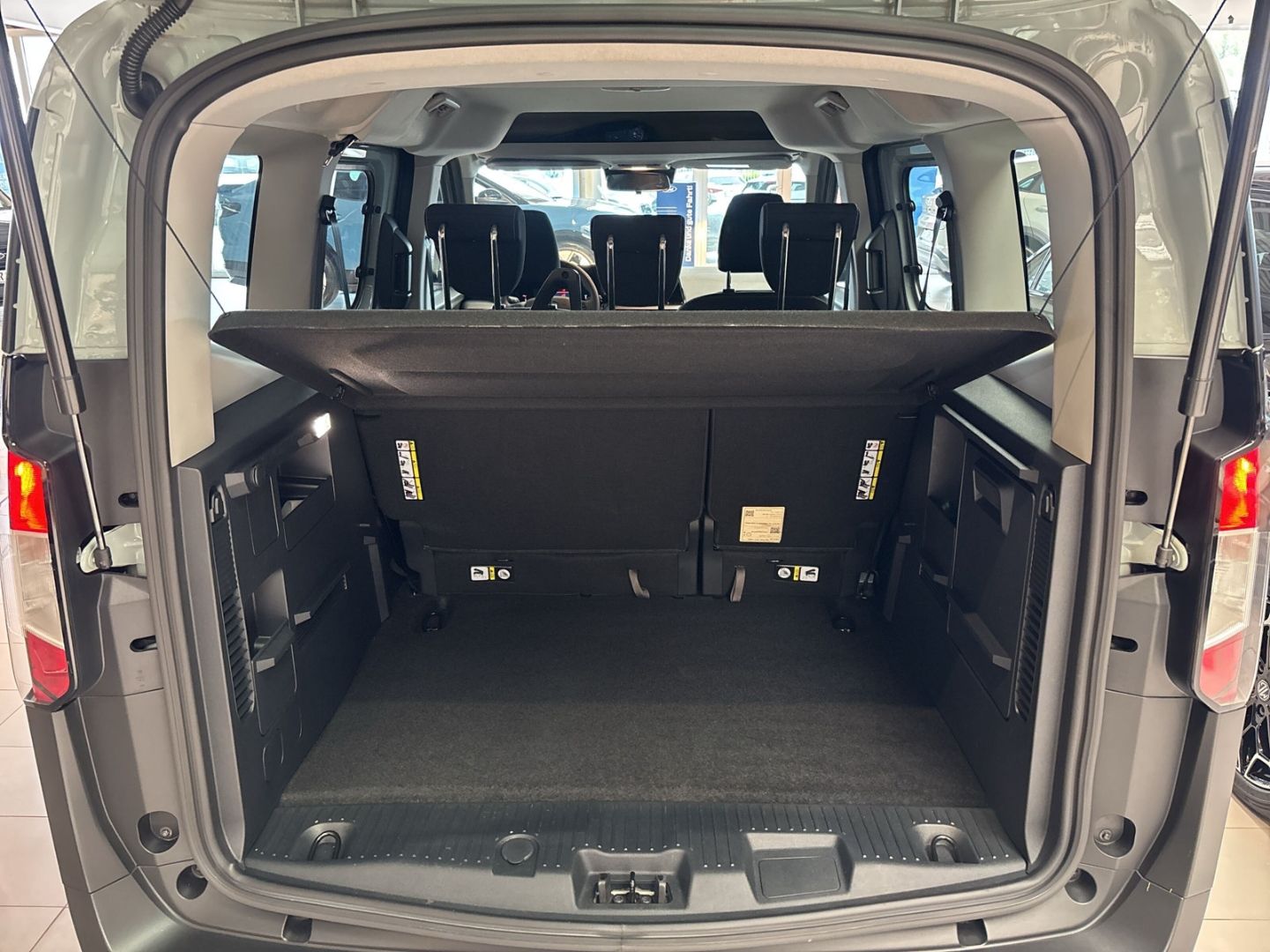 Fahrzeugabbildung Ford Tourneo Courier Trend GJR Klimaautom DAB Spurhal