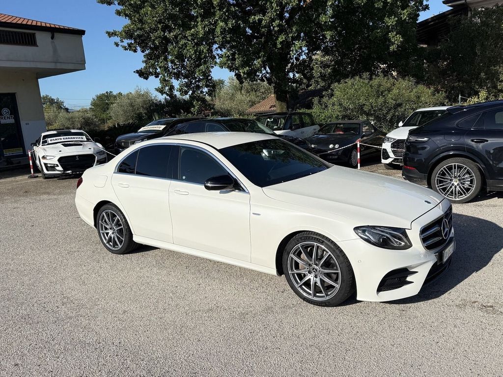 Image of Mercedes-Benz E 200