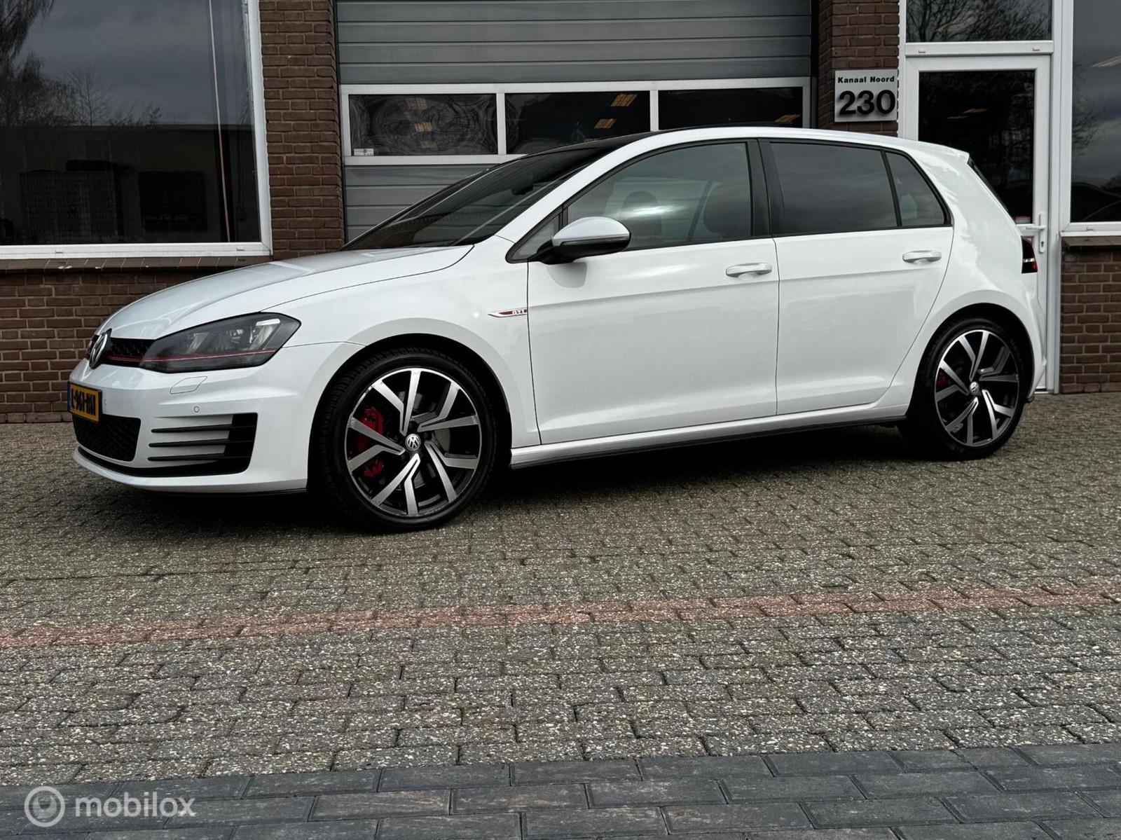 Volkswagen Golf 2.0 GTI Performance PANO/NAVI/XENON/LED