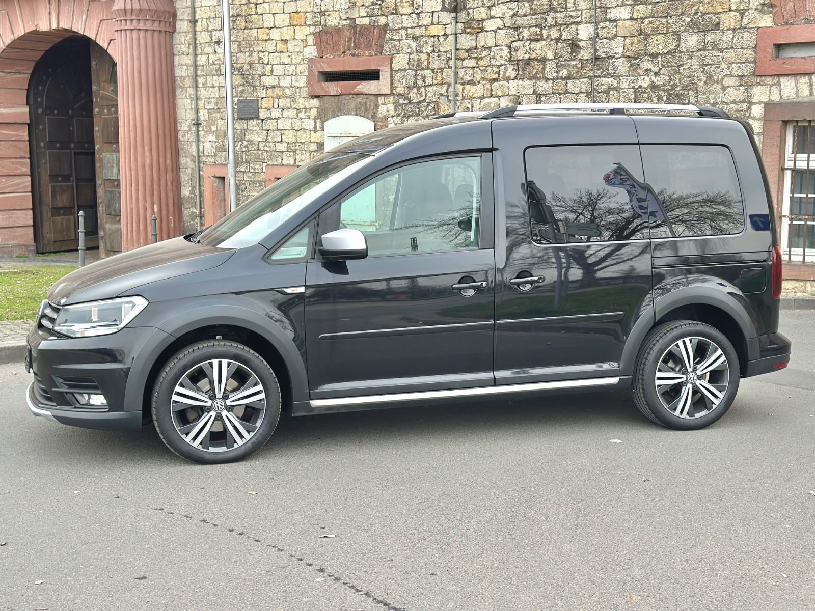 Fahrzeugabbildung Volkswagen CADDY ALLTRACK BMT*AUTOM+AHK+MOD.2020*