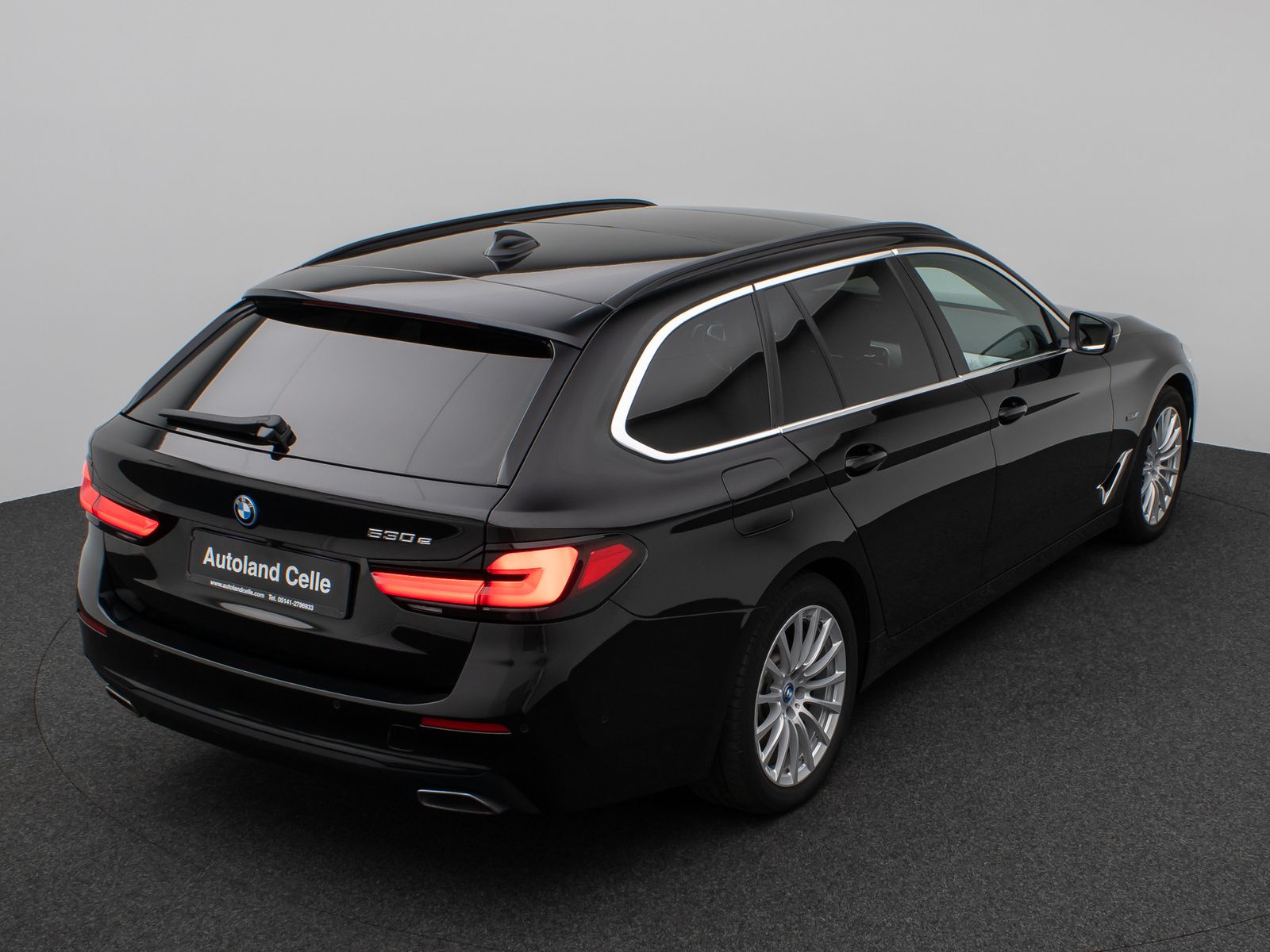 Fahrzeugabbildung BMW 530e Panorama Kamera DAB Leder Alarm AHK