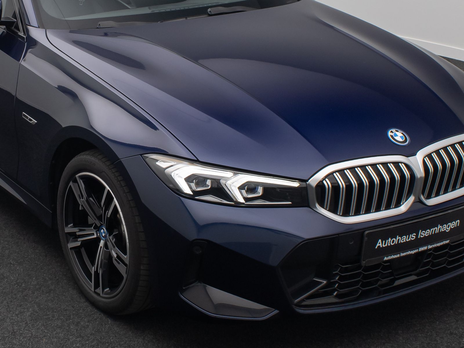 Fahrzeugabbildung BMW 320e M Sport AHK Panorama Stop&Go DAB H/K 18Zoll