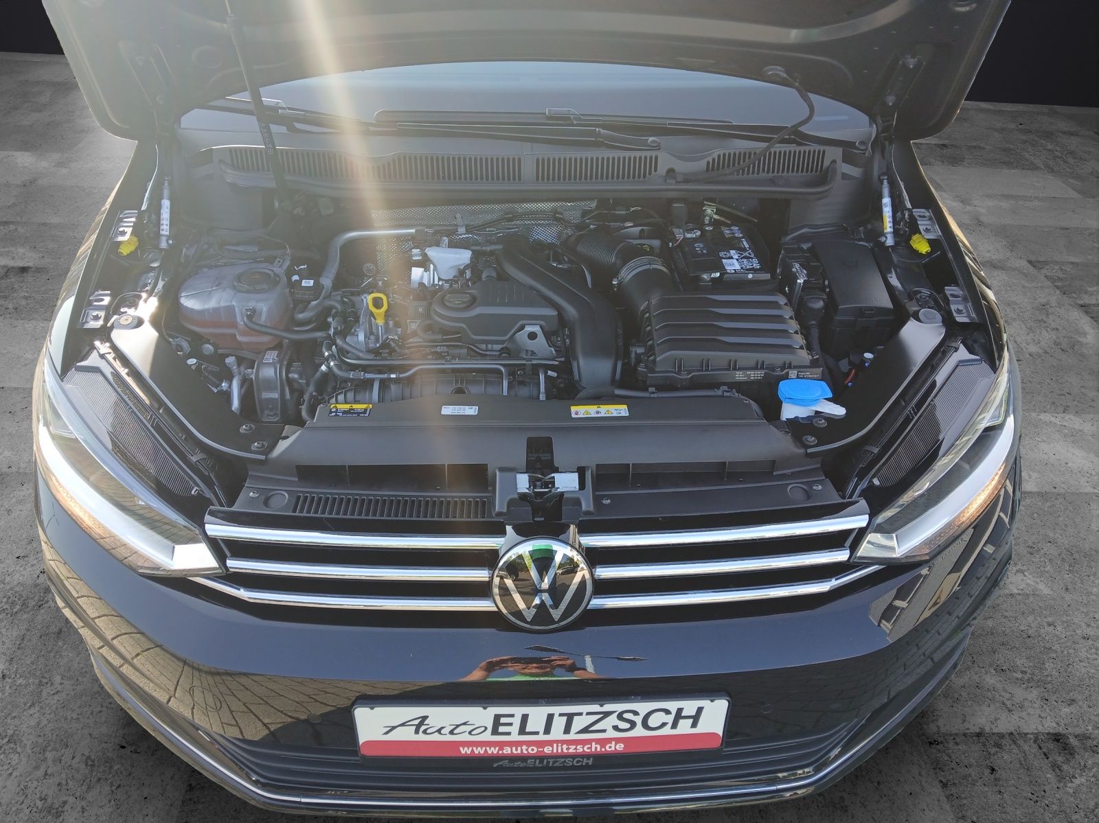 Fahrzeugabbildung Volkswagen Touran TSI Move DSG 7-Si Navi AID ACC PDC SH LM