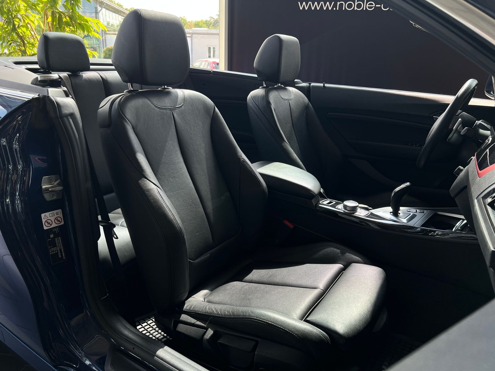 Fahrzeugabbildung BMW 230i Cabrio Sport Line H/K LEDER LED NAV RFK 18"