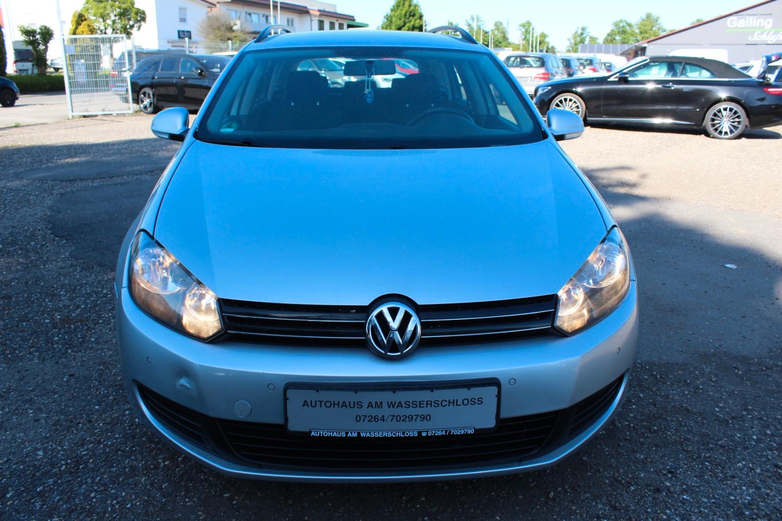 Volkswagen Golf 2012 — салон