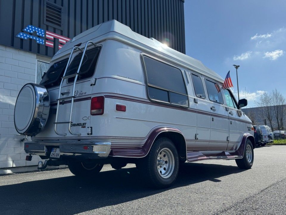 Fahrzeugabbildung Chevrolet Chevy Van G20 5.7 V8 Tiara deutsches Fzg.