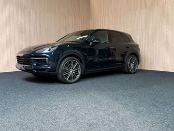 Porsche Cayenne - 1