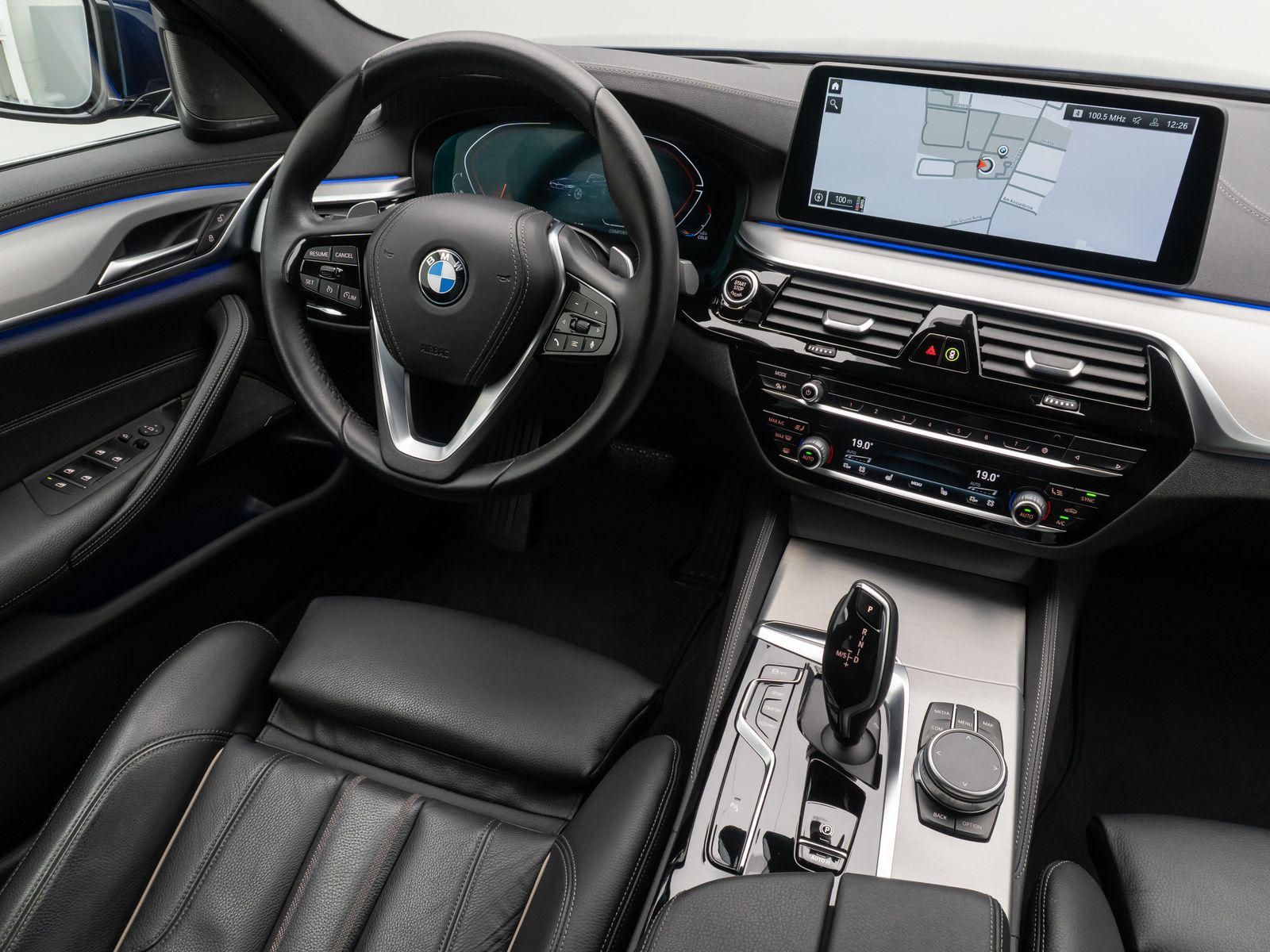 Fahrzeugabbildung BMW 530d Luxury Line DAB Kamera HUD Leder H/K 19Zoll