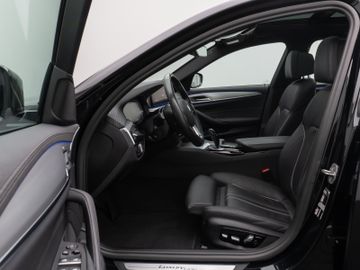 Fahrzeugabbildung BMW 530d Luxury Line Panorama Laser Kamera HUD HiFi