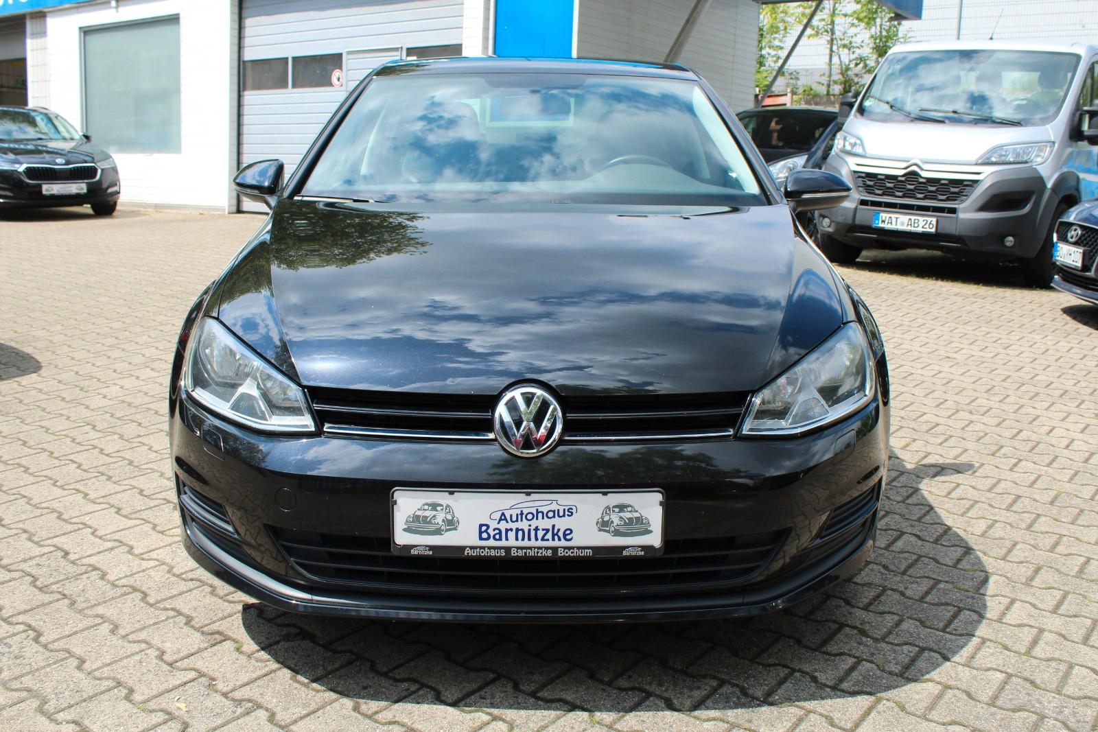 Volkswagen Golf VII Lim. Trendline BMT * Tempomat * SHZ *
