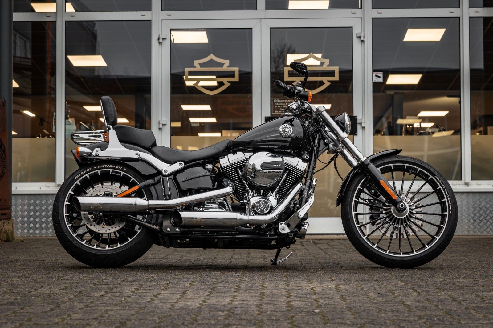 Fahrzeugabbildung Harley-Davidson FXSB Breakout 103 - Jekill & Hyde