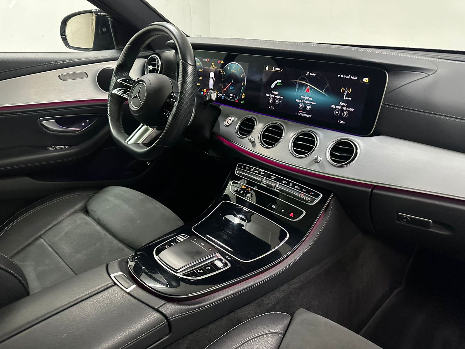 Fahrzeugabbildung Mercedes-Benz E 300 de 4MATIC T AMG-LINE*PANO*AHK*MAGNO