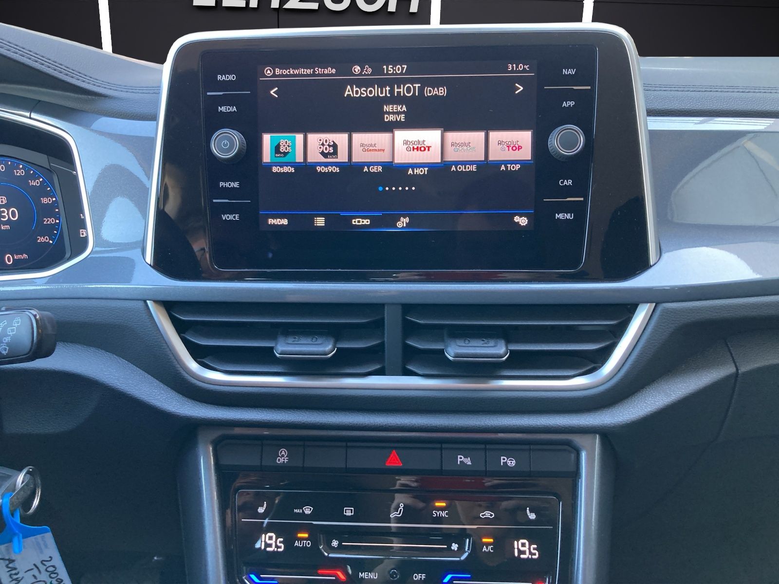 Fahrzeugabbildung Volkswagen T-Roc TDI Style DSG LED Navi ACC AHK PDC