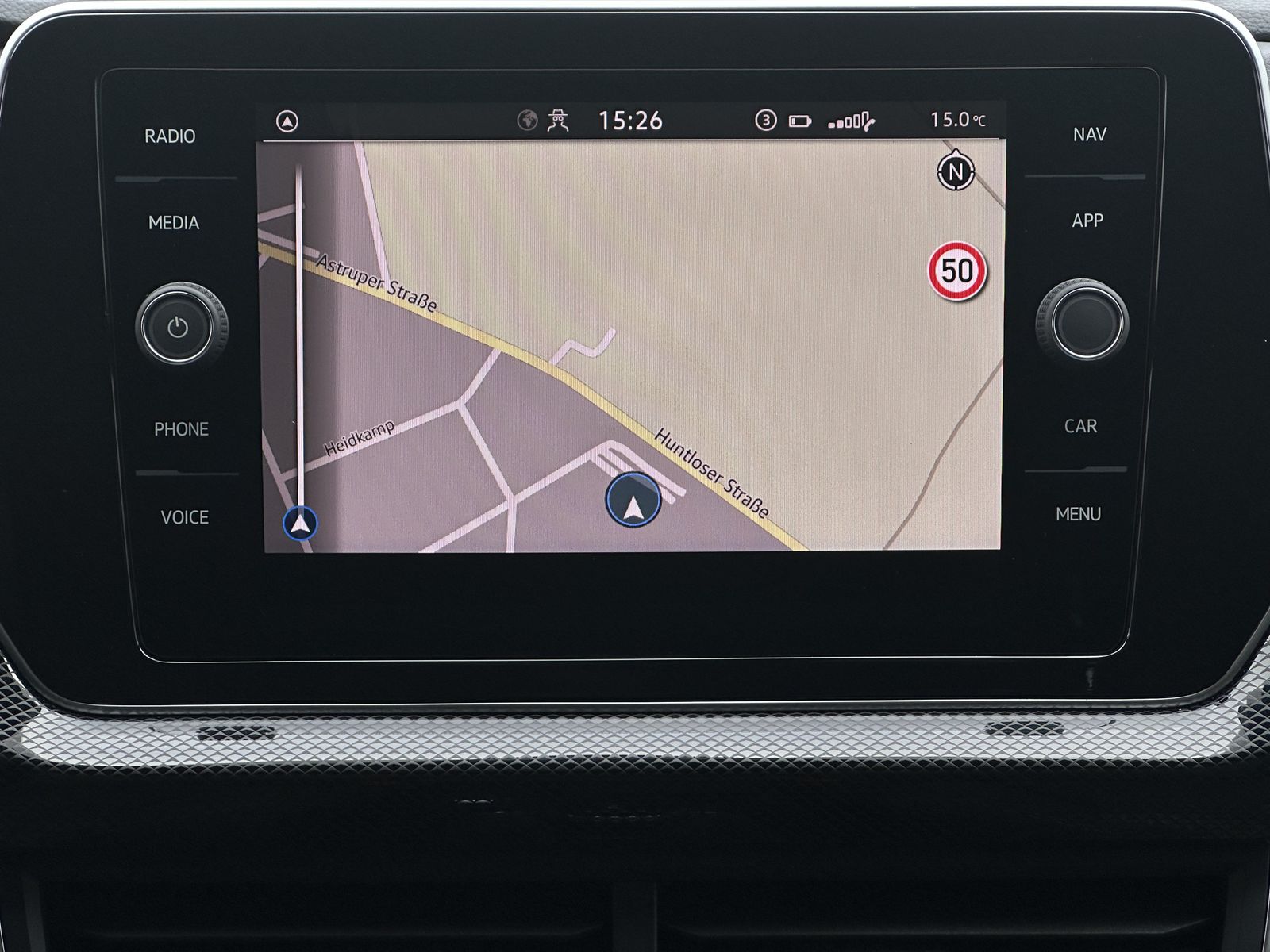 Fahrzeugabbildung Volkswagen T-Cross 1.5 TSI R-Line NAV+LED+ACC+AHK+KAM+DIGDI