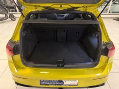 VW Golf  R-LINE DSG ACC PANO STANDHZG AHK GARANTIE