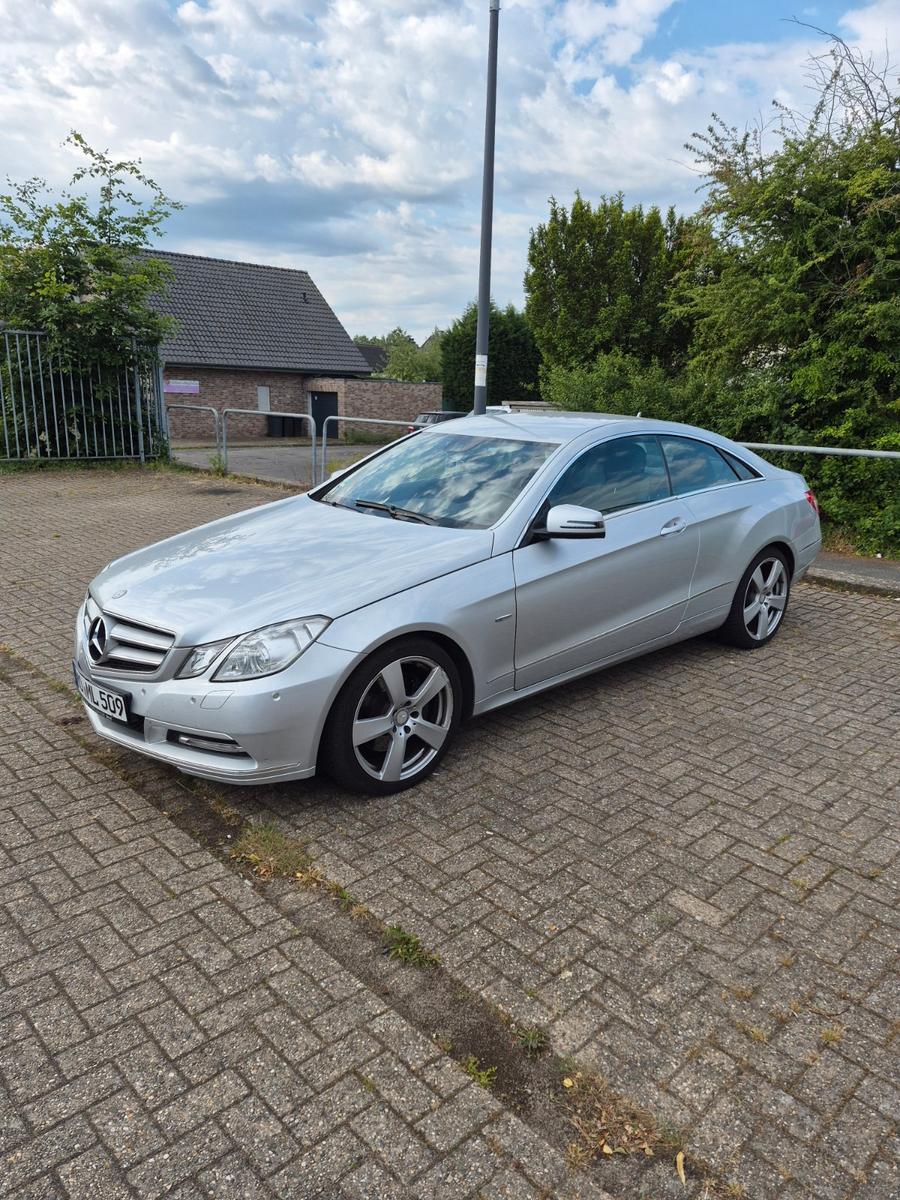 Mercedes-Benz E 220 Coupé E 220 CDI BlueEFFICIENCY ELEGANC...