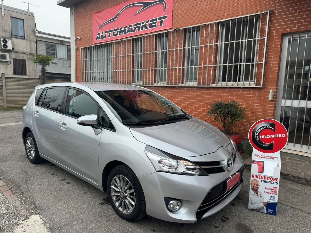 TOYOTA Verso