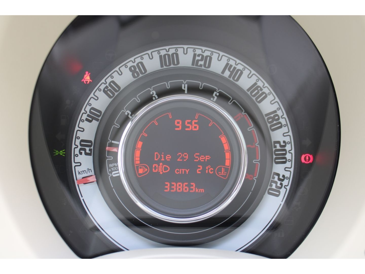 Fahrzeugabbildung Fiat 500 Lounge Klima Radio CD GJR PDC Pano Bluetooth