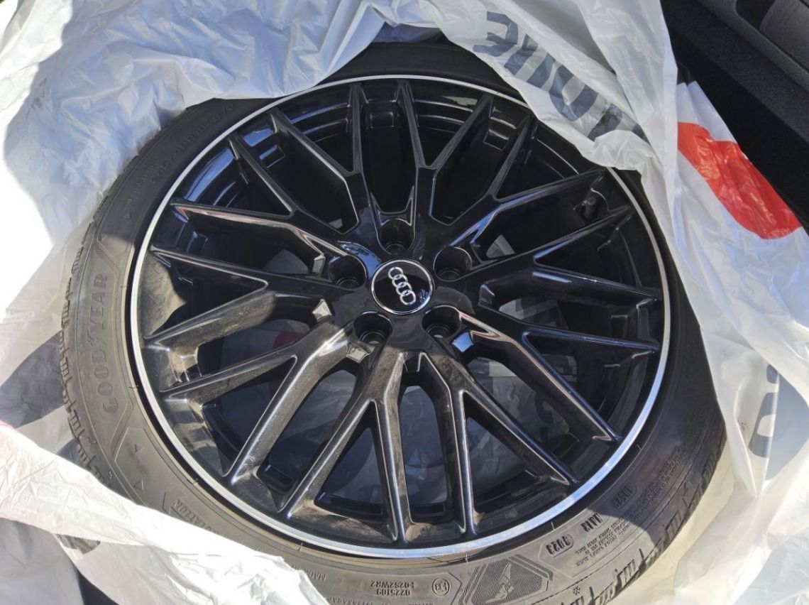 Fahrzeugabbildung Audi A4 Avant 45 TFSI quattro S-LINE TURBO-BLUE B&O