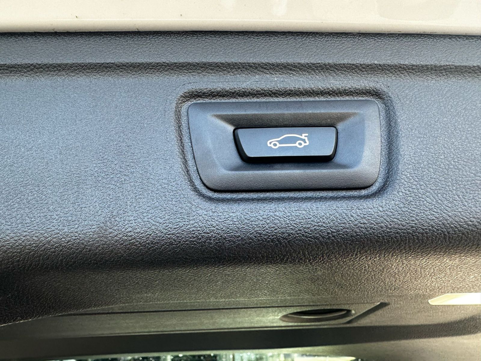 Fahrzeugabbildung BMW 318d Aut Advan Tou VIRTU+PROF+NAVI+SHZ+LED+PDC+M