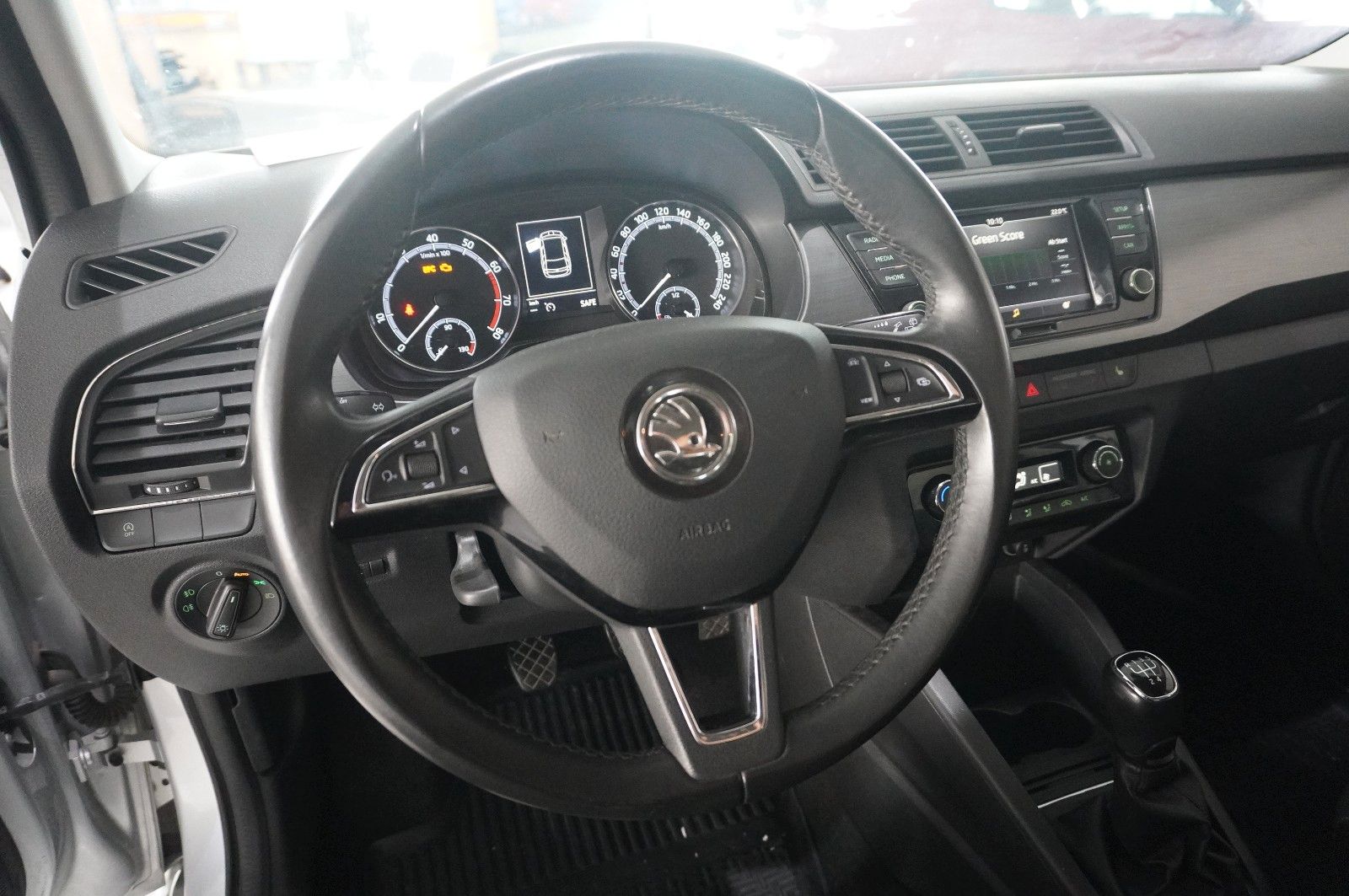 Fahrzeugabbildung SKODA Fabia Combi 1.0 TSI STYLE NAVI/LED/SHZ/PDC/TEMP.