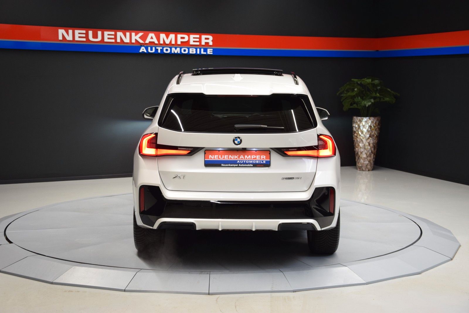 Fahrzeugabbildung BMW X1 18 i sDrive M Sport Pano LED Leder h/k Memory