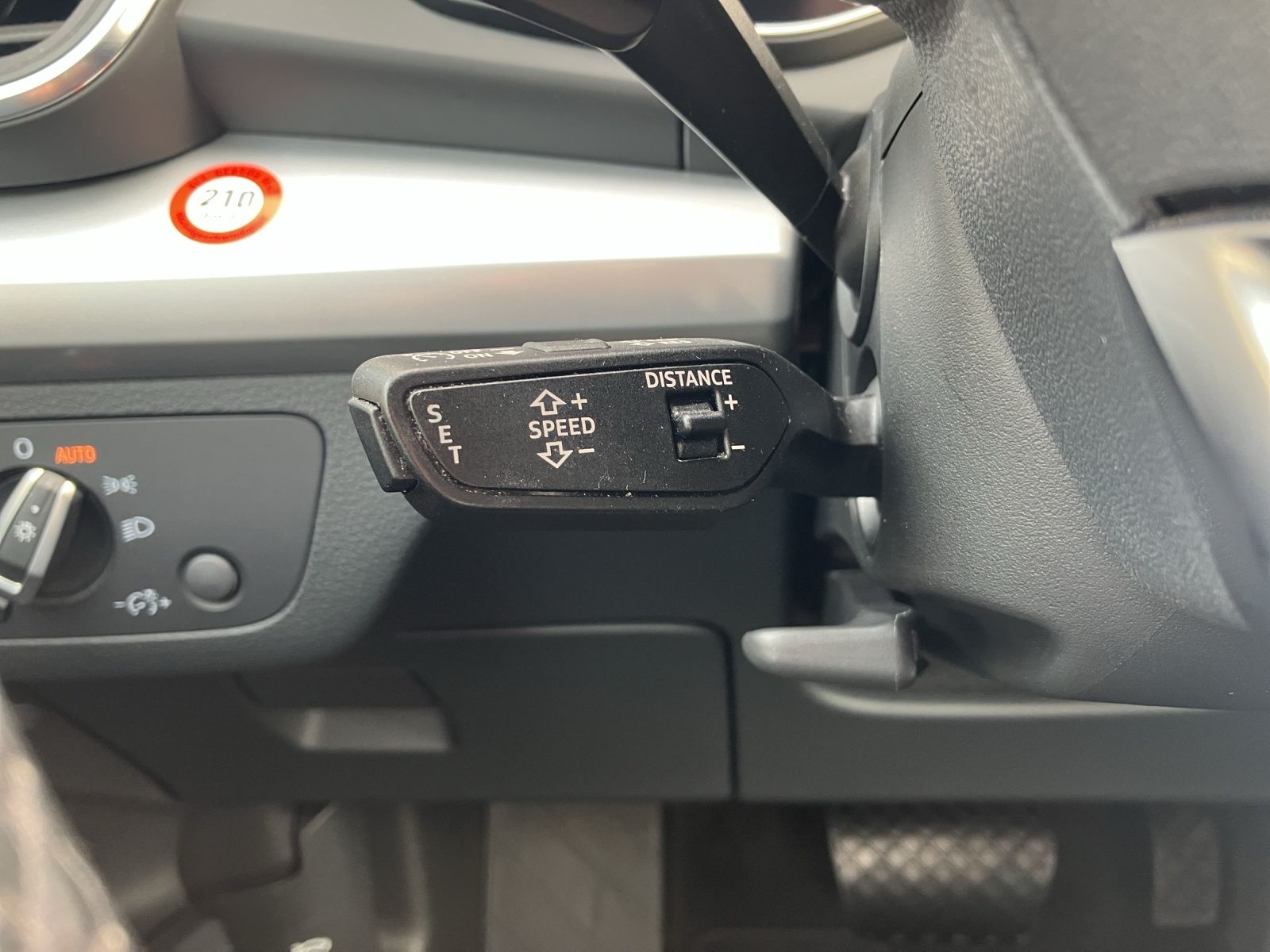 Fahrzeugabbildung Audi Q5 50 TFSI e quattro Matrix AHK RFK ACC SHZ