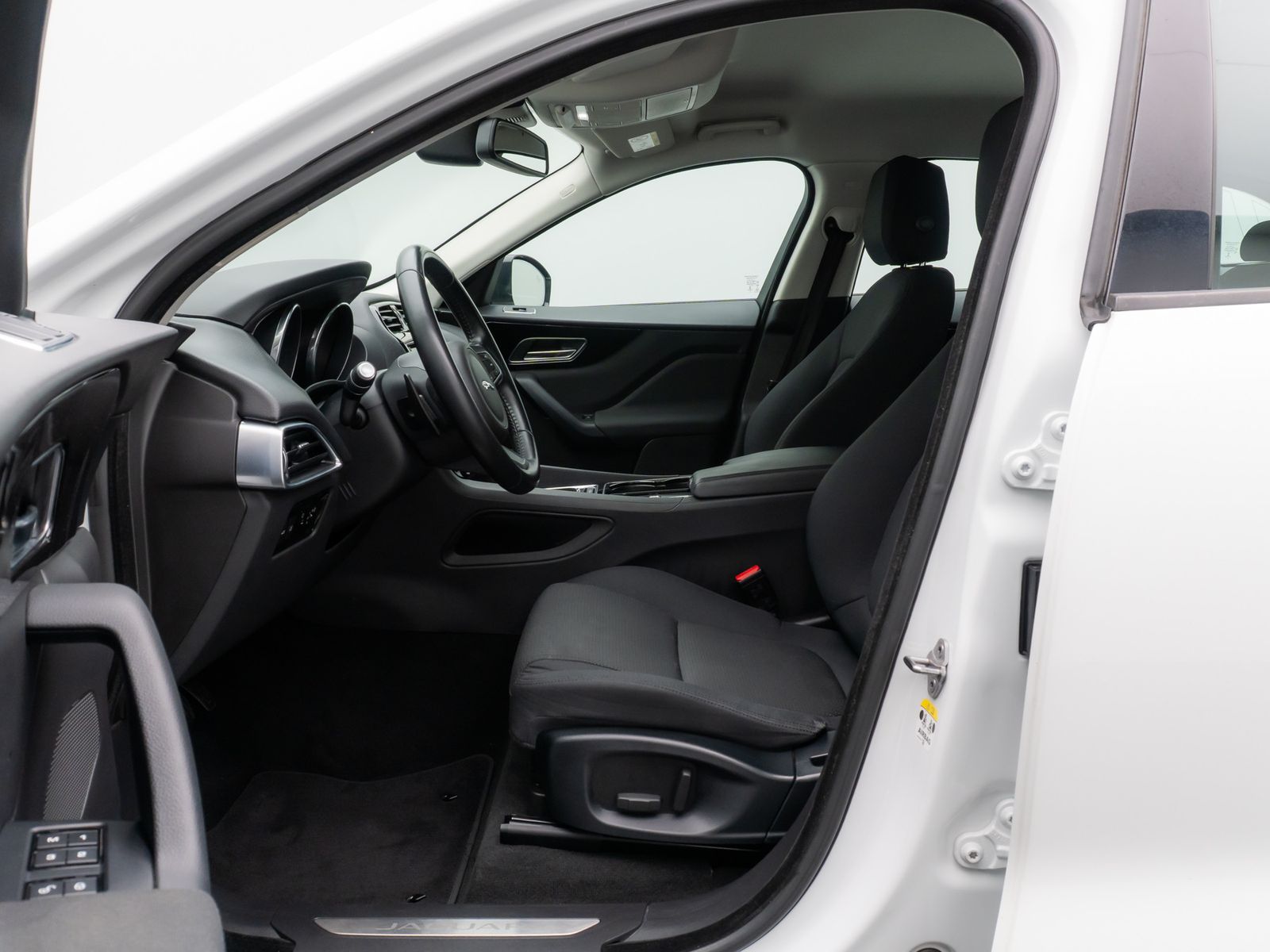 Fahrzeugabbildung Jaguar F-PACE Pure AWD Xenon Memory Kamera Tempomat 20"