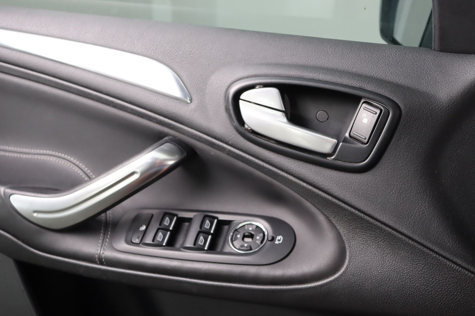 Fahrzeugabbildung Ford S-MAX 2.0 EcoBoost Titanium * RFK * 7-Sitzer