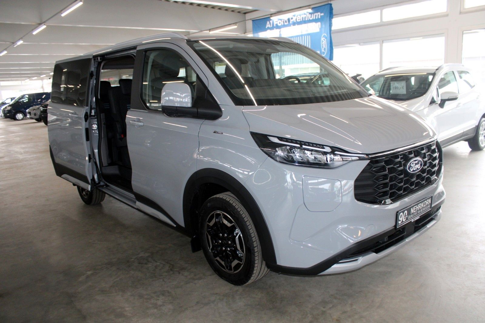 Fahrzeugabbildung Ford Tourneo Custom PHEV ACTIVE 8-Sitzer B&O NAVI LED