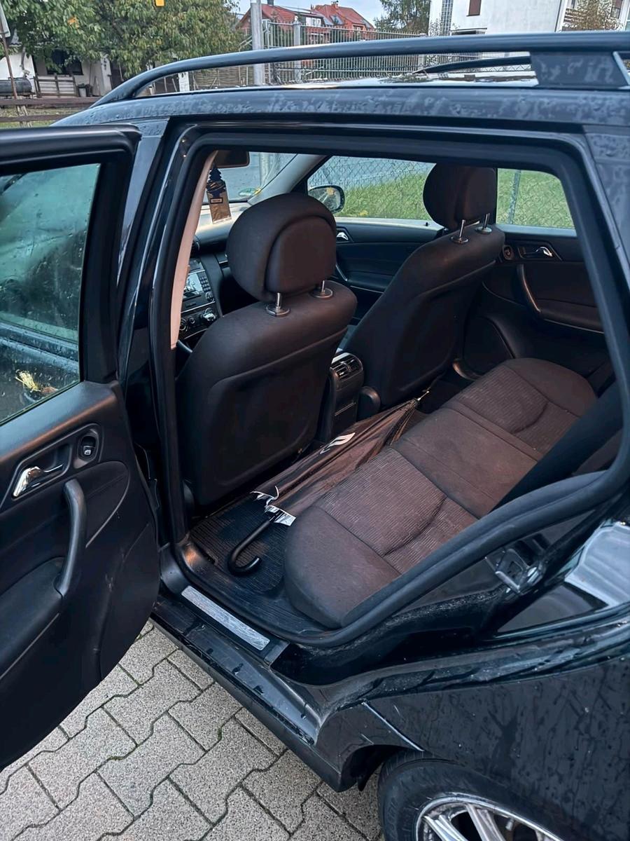 Mercedes-Benz C200 2005 — interior