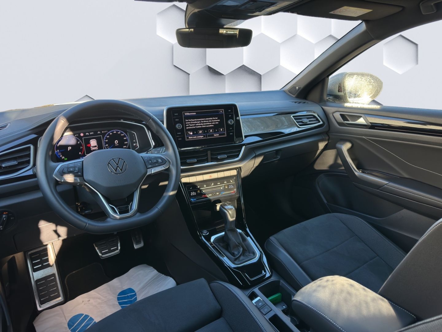 T-Roc 1.5 TSI R-Line DSG AHZV LED PDC Rückfahrka