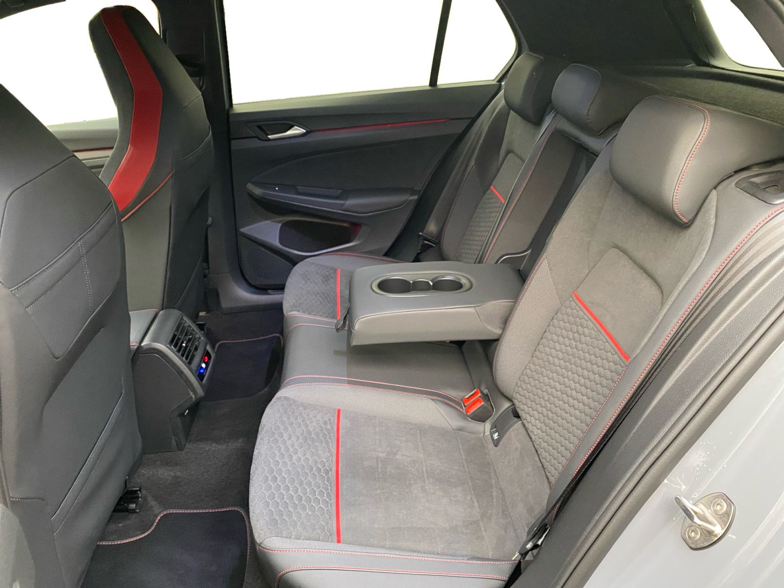 Volkswagen Golf VIII GTI 2.0TSI DSG Clubsport Black Style foto 11