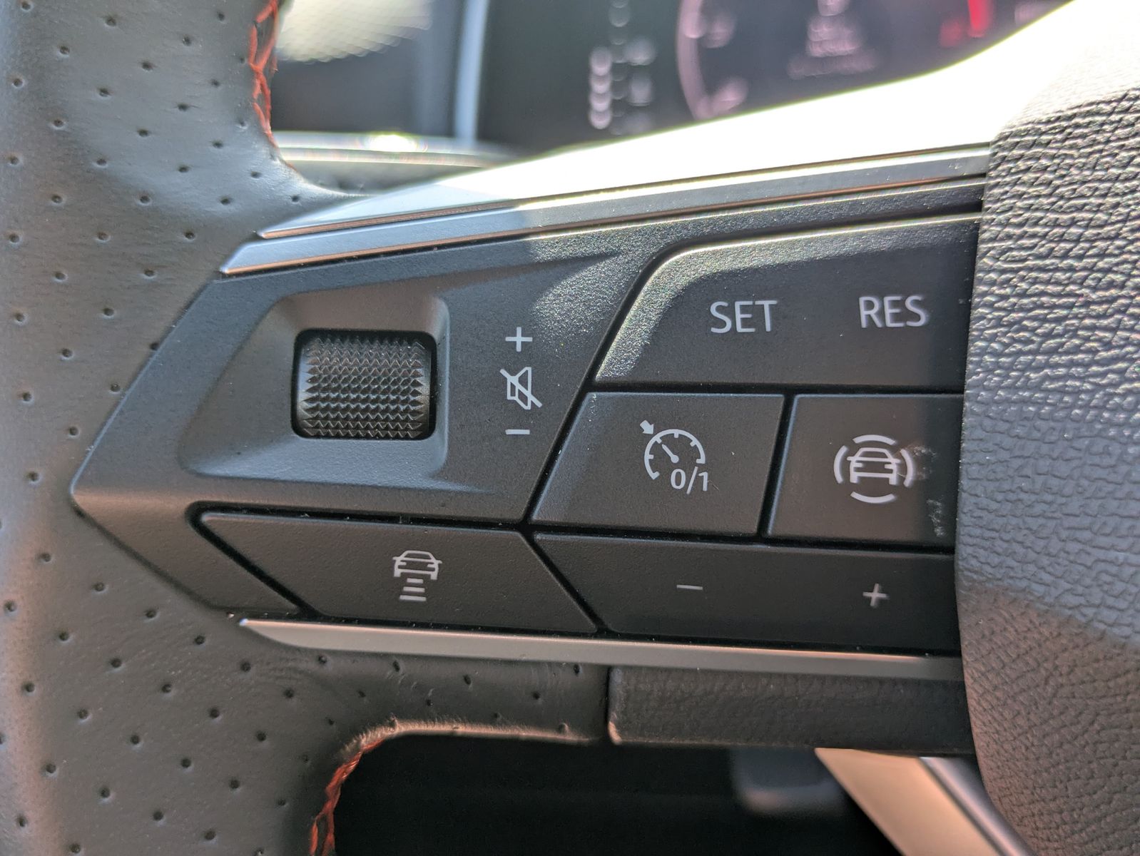 Fahrzeugabbildung SEAT Arona 1.0 TSI FR DSG AHK*ACC*LED*APP*DAB*KAMERA
