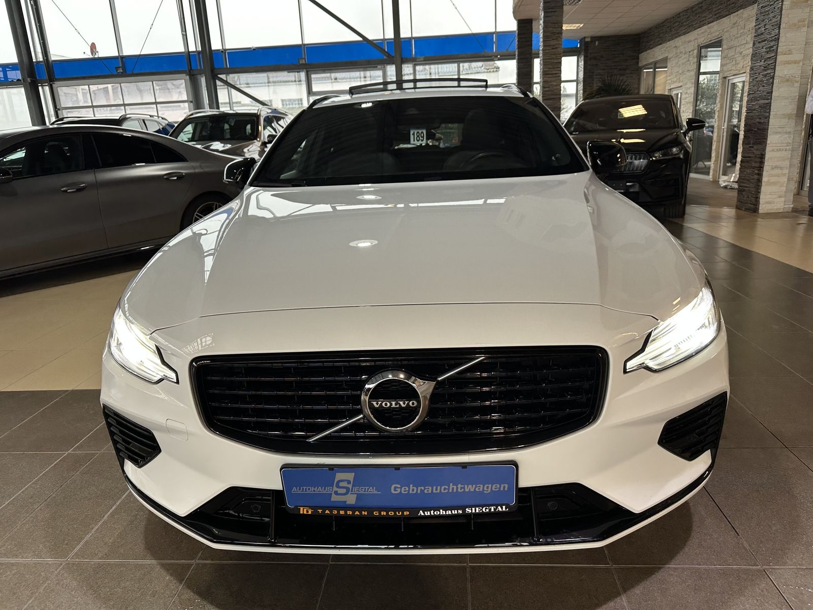 Volvo V60 AWD R Design Leder Pano. Harman Kardon LED foto 2