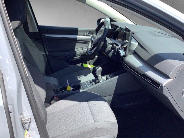 Fahrzeugabbildung Volkswagen Golf VIII TSI Life Pano AHK ACC